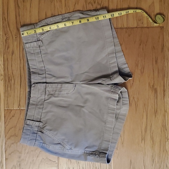 J. Crew 4" Chino Shorts Size 6 Grey 100% Cotton Women - Picture 2 of 7
